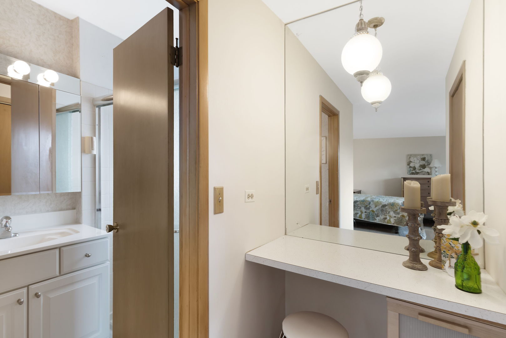 Des plaines, Illinois, 60016, United States, 3 Bedrooms Bedrooms, ,3 BathroomsBathrooms,Residential,For Sale,1991733