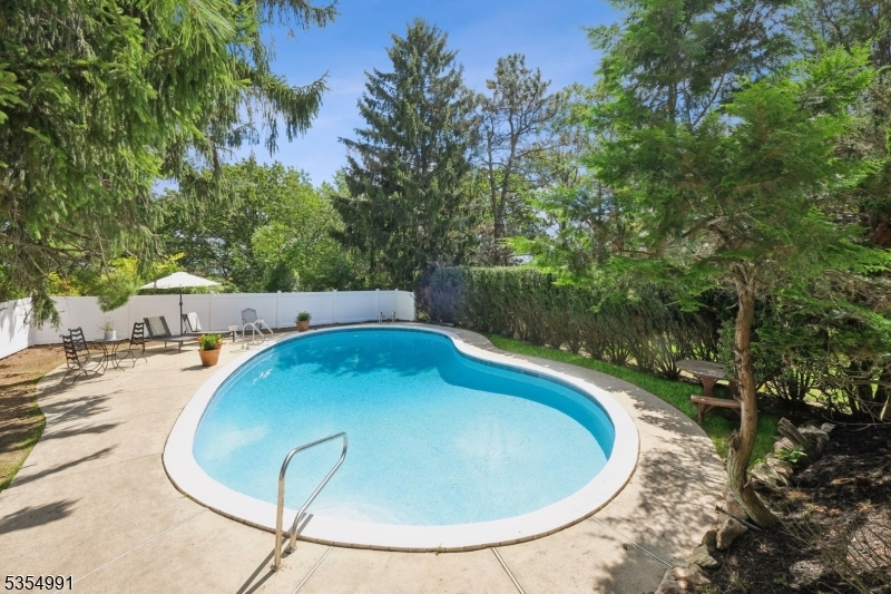 South Orange Village Twp., New Jersey, 07079, United States, 5 Bedrooms Bedrooms, ,4 BathroomsBathrooms,Residential,For Sale,1940447