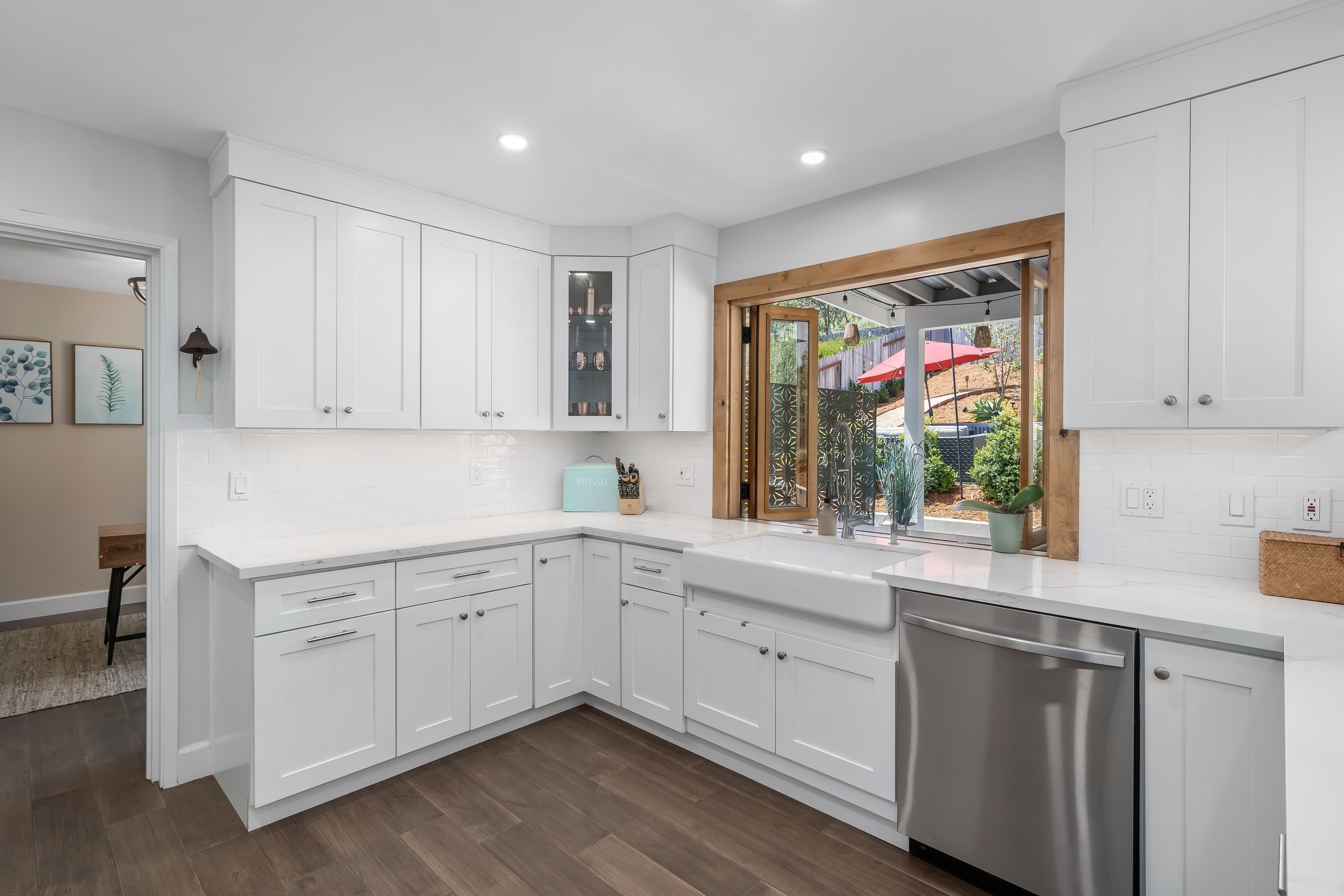  California Coastal Living Meets Modern Farmhouse Design - 物件實景