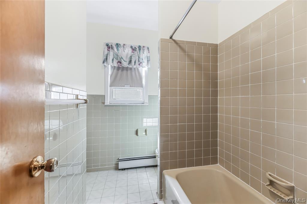 Yonkers, New York, 10703, United States, 6 Bedrooms Bedrooms, ,2 BathroomsBathrooms,Residential,For Sale,1984096