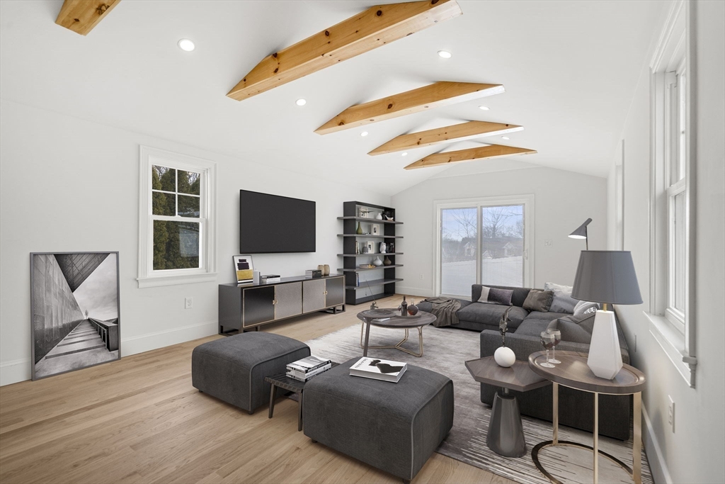 Boston, Massachusetts, 02132, United States, 3 Bedrooms Bedrooms, ,2 BathroomsBathrooms,Residential,For Sale,1898470