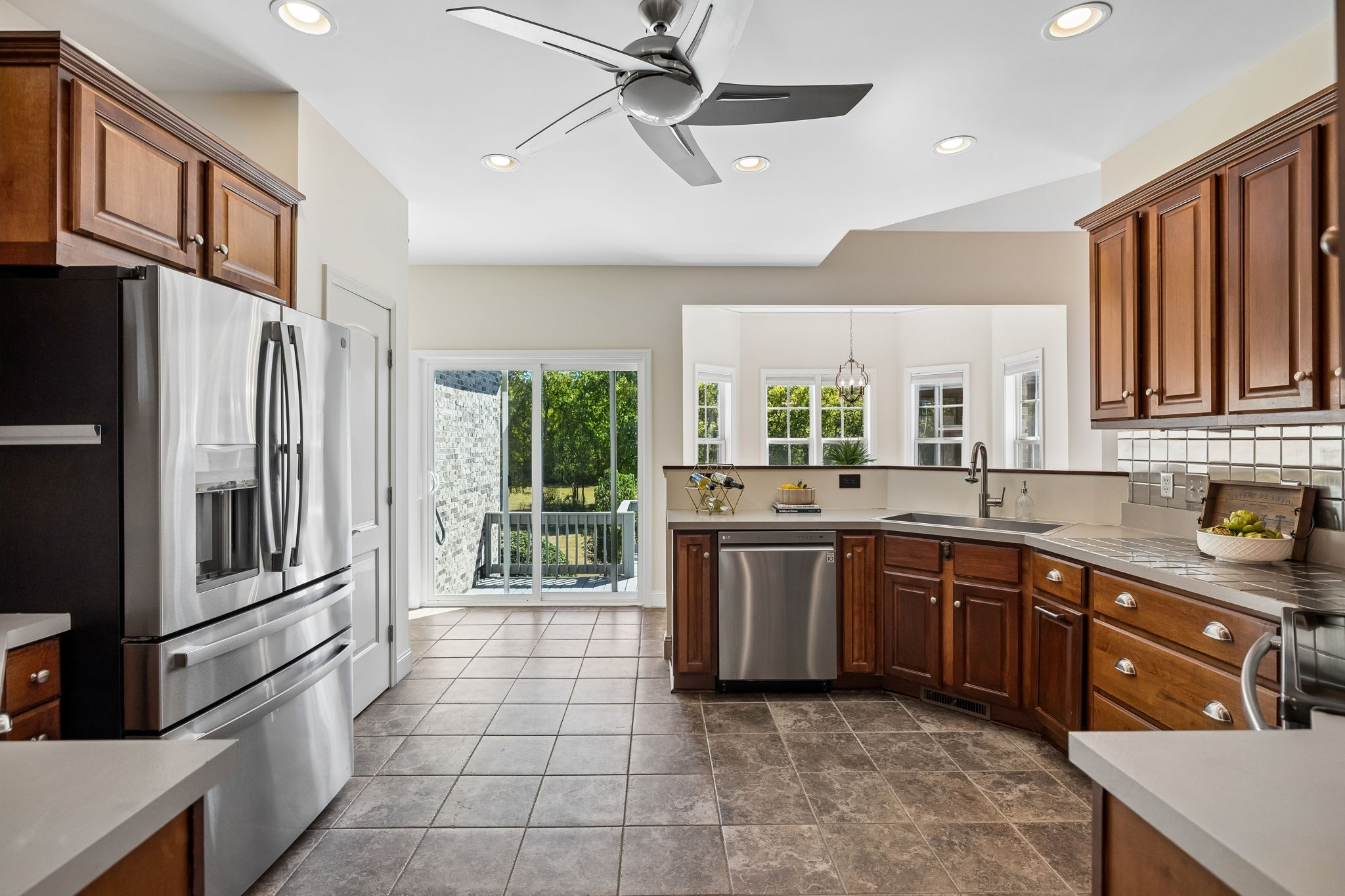  2216 Twin Peaks Ct, Spring Hill, TN, 37174 - 物件實景