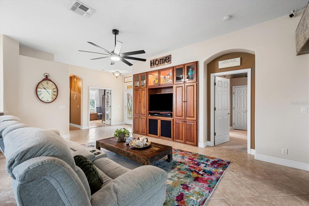 Bradenton, Florida, 34212, United States, 2 Bedrooms Bedrooms, ,2 BathroomsBathrooms,Residential,For Sale,1916954