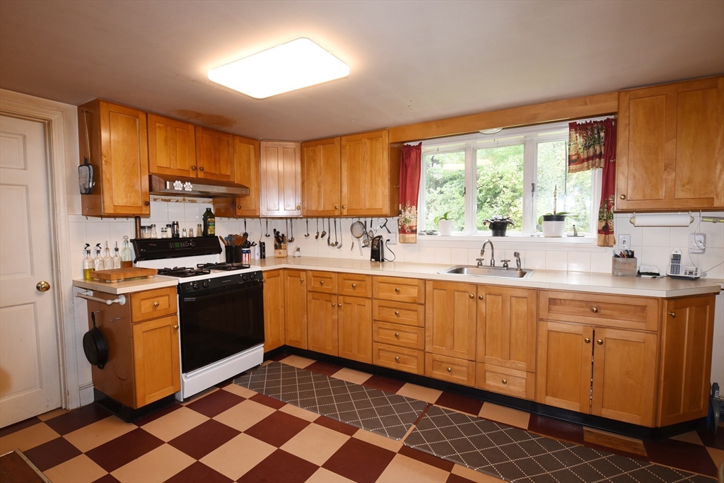 Rockland, Massachusetts, 02370, United States, 3 Bedrooms Bedrooms, ,2 BathroomsBathrooms,Residential,For Sale,1903507