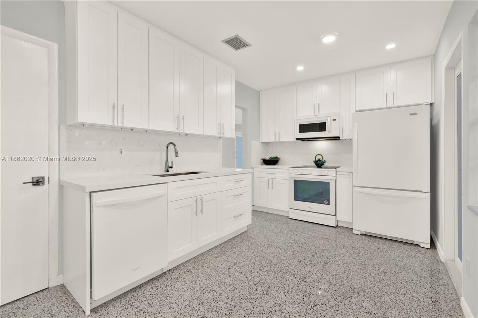 Miami, Florida, 33157, United States, 2 Bedrooms Bedrooms, ,1 BathroomBathrooms,Residential,For Sale,1932105