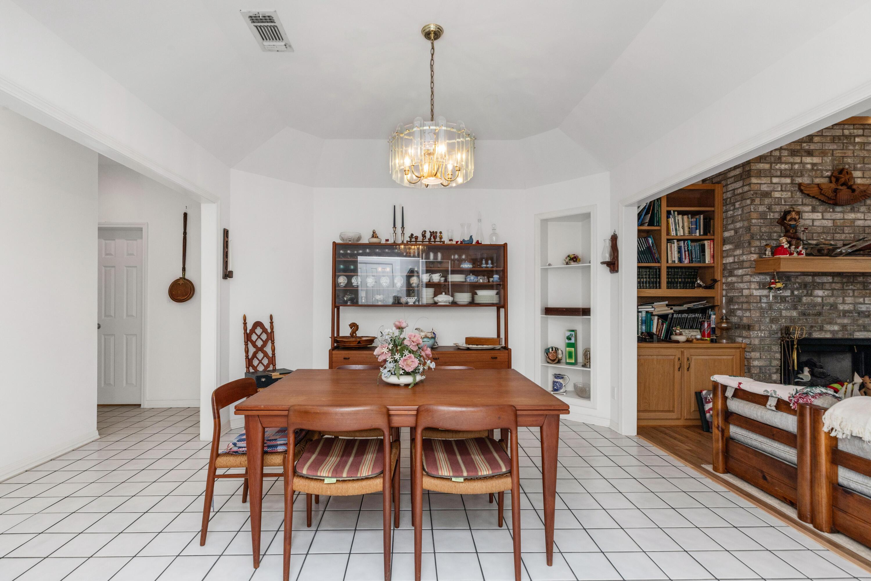 Niceville, Florida, 32578, United States, 5 Bedrooms Bedrooms, ,5 BathroomsBathrooms,Residential,For Sale,1798337