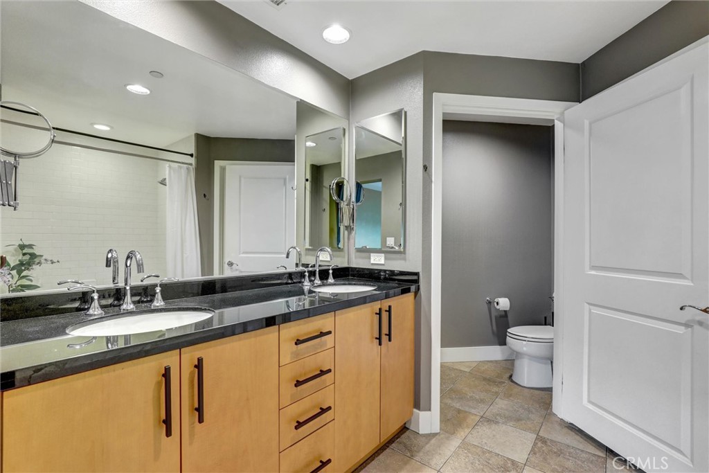 Long Beach, California, 90802, United States, 3 Bedrooms Bedrooms, ,2 BathroomsBathrooms,Residential,For Sale,1921298