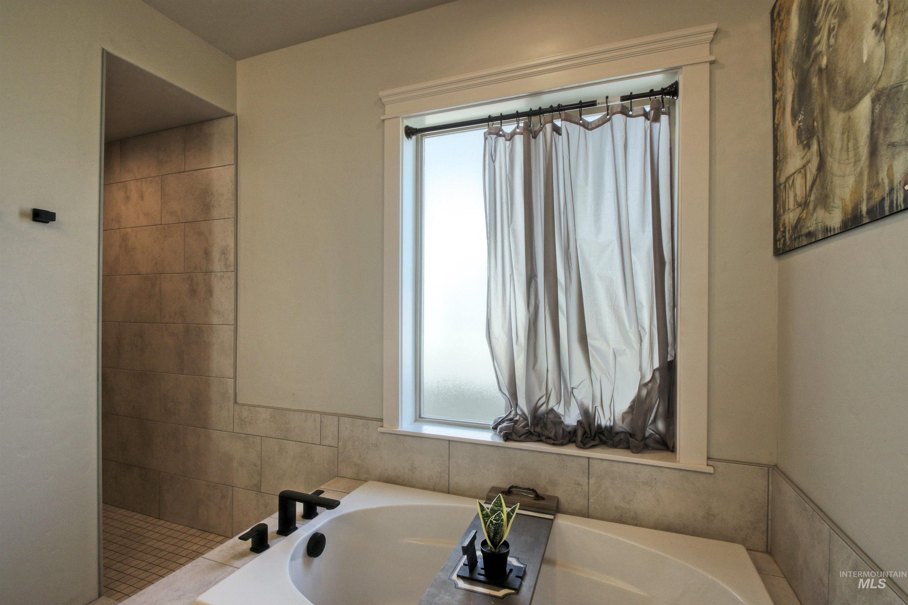 Meridian, Idaho, 83646, United States, 3 Bedrooms Bedrooms, ,2 BathroomsBathrooms,Residential,For Sale,1960582