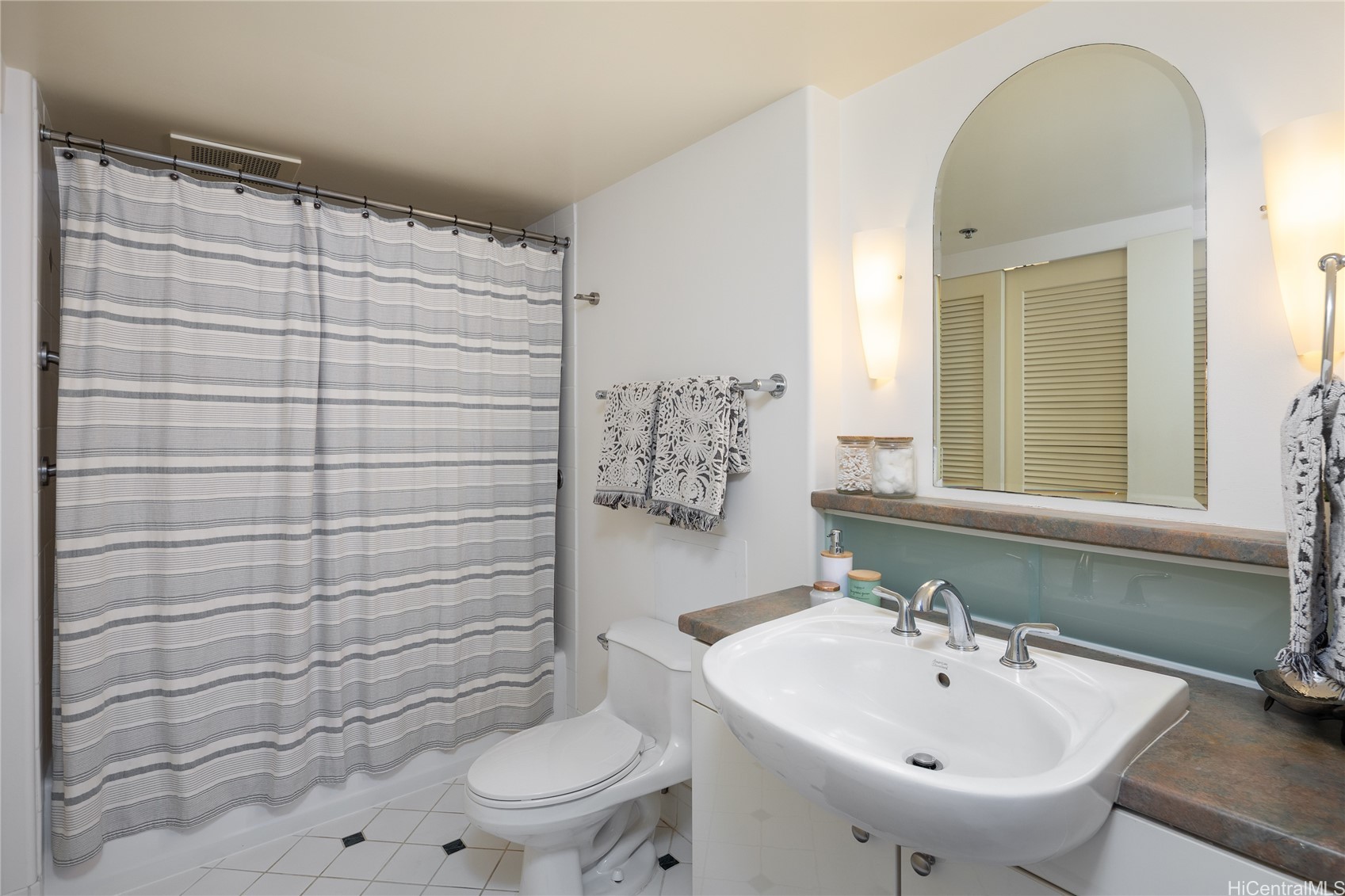 Honolulu, Hawaii, 96813, United States, 1 Bedroom Bedrooms, ,1 BathroomBathrooms,Residential,For Sale,1940357