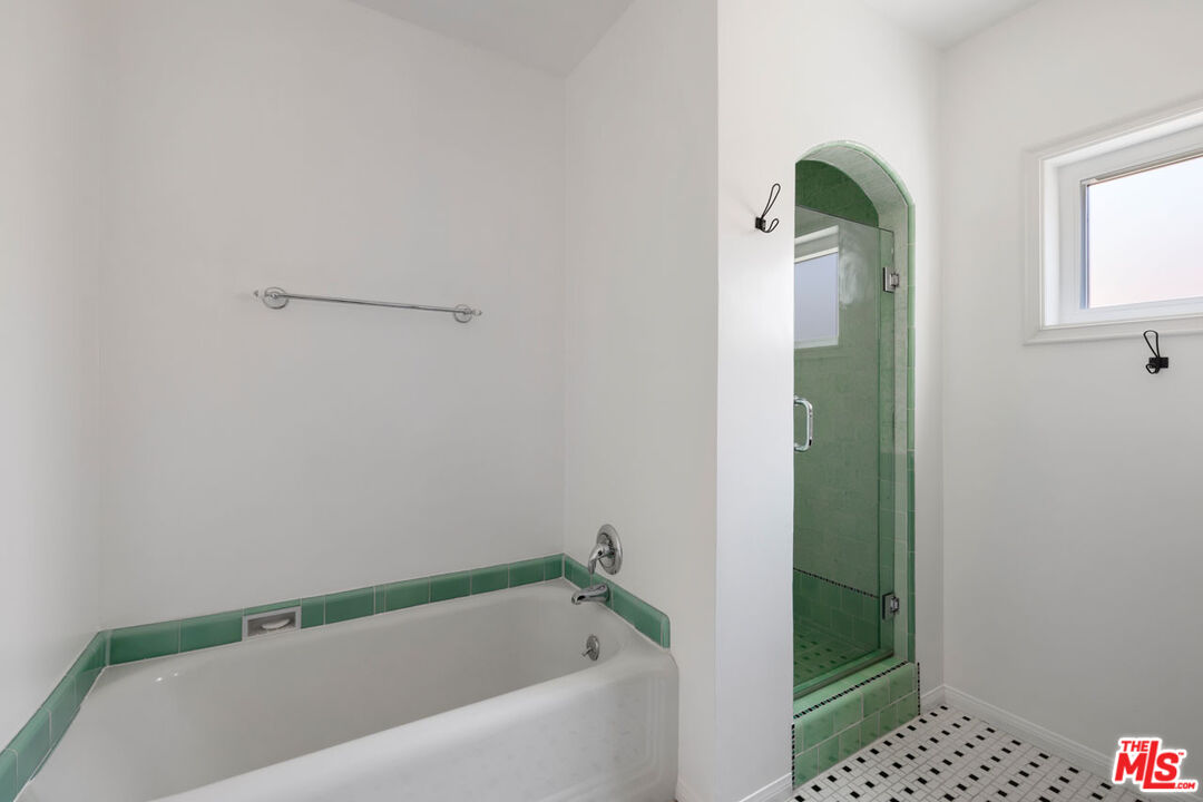 Los Angeles, California, 90027, United States, 4 Bedrooms Bedrooms, ,3 BathroomsBathrooms,Residential,For Sale,1989477