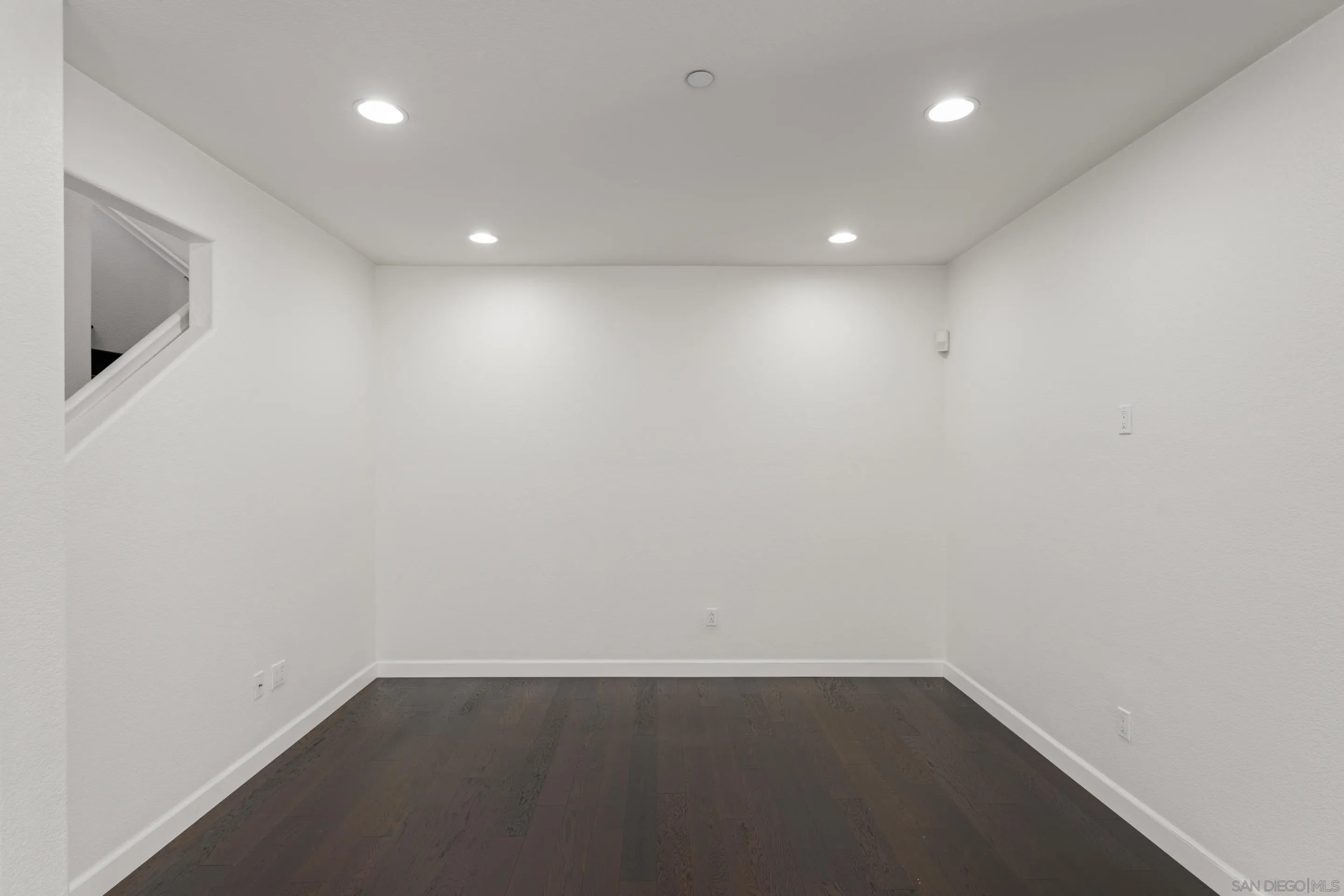 San Diego, California, 92123, United States, 2 Bedrooms Bedrooms, ,2 BathroomsBathrooms,Residential,For Sale,1939534