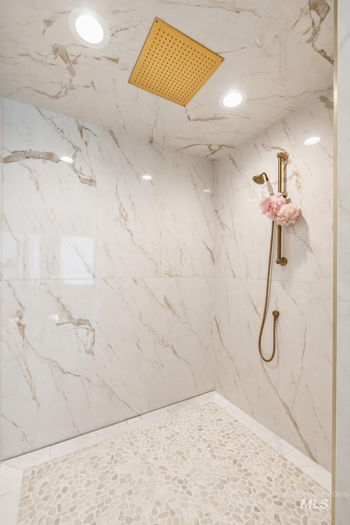 McCall, Idaho, 83638, United States, 5 Bedrooms Bedrooms, ,4 BathroomsBathrooms,Residential,For Sale,1989915