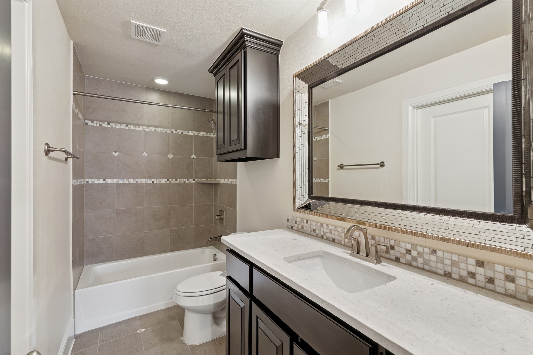 Benbrook, Texas, 76126, United States, 4 Bedrooms Bedrooms, ,5 BathroomsBathrooms,Residential,For Sale,1958044