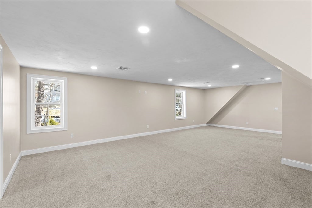 Plymouth, Massachusetts, 02360, United States, 3 Bedrooms Bedrooms, ,4 BathroomsBathrooms,Residential,For Sale,2049282