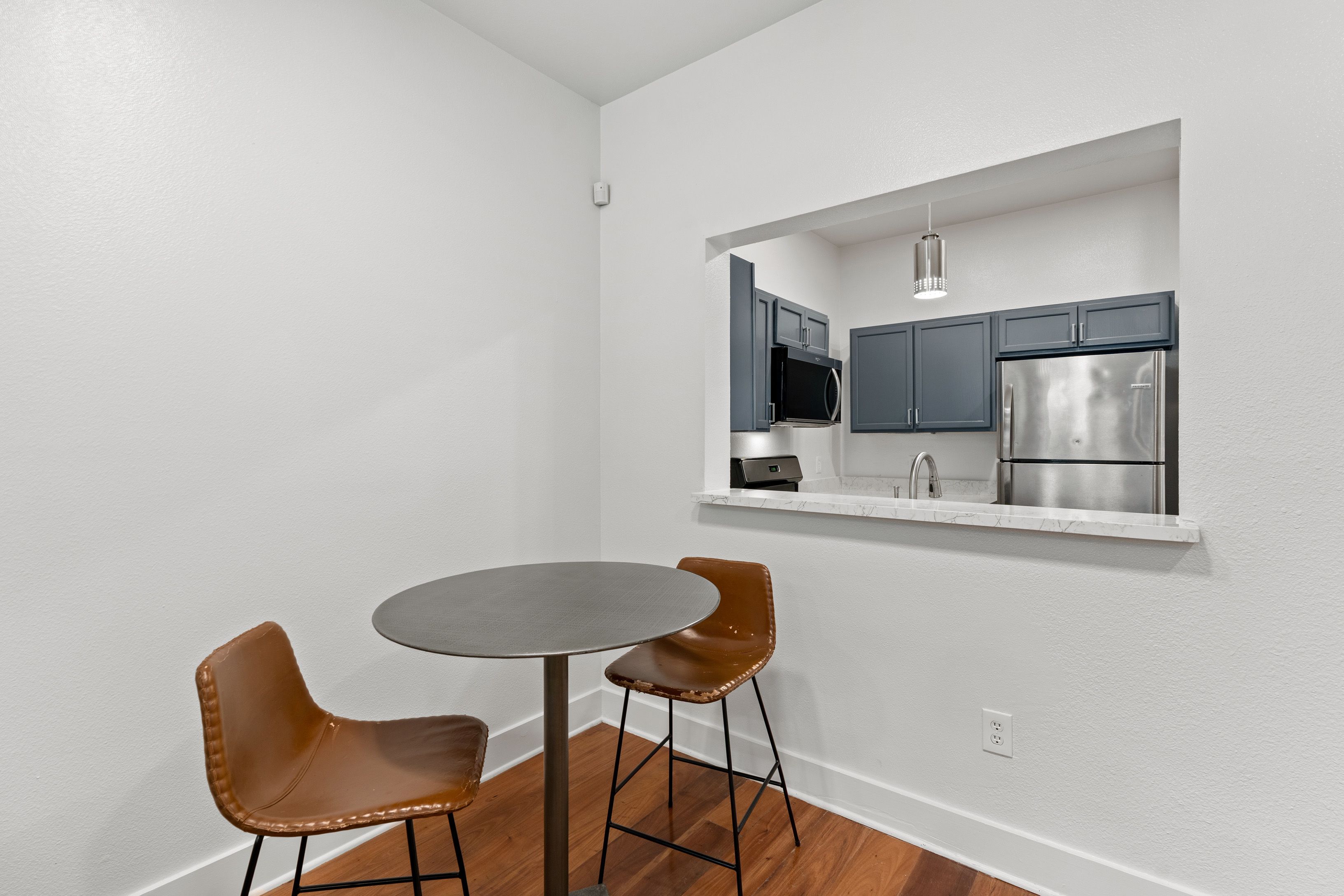  Freshy Updated King William Condo - 物件實景