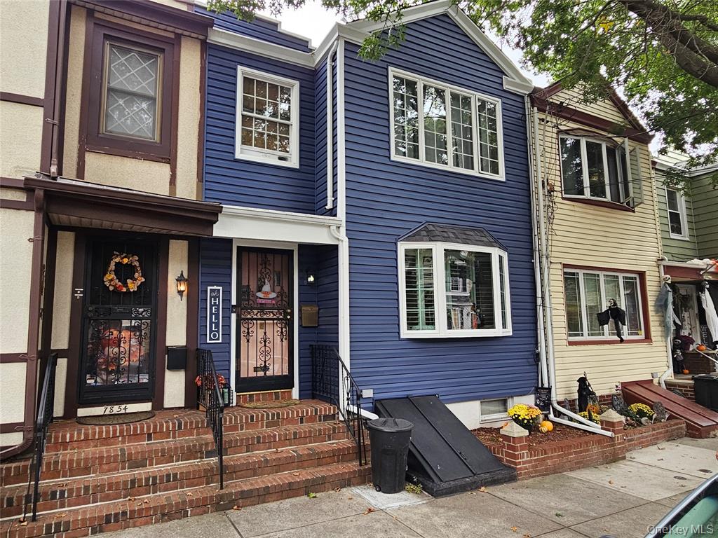 Glendale, New York, 11385, United States, 5 Bedrooms Bedrooms, ,2 BathroomsBathrooms,Residential,For Sale,1987833