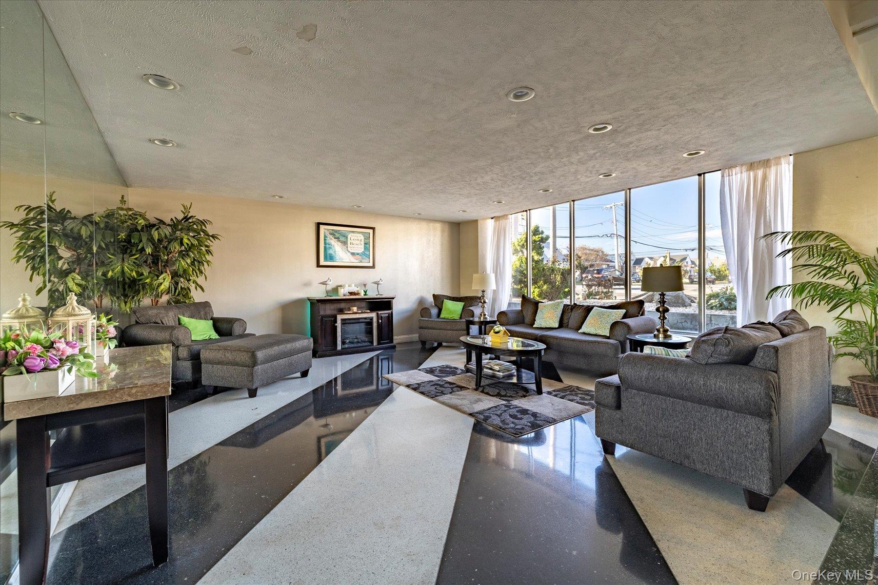 Long Beach, New York, 11561, United States, 1 Bedroom Bedrooms, ,1 BathroomBathrooms,Residential,For Sale,1987693