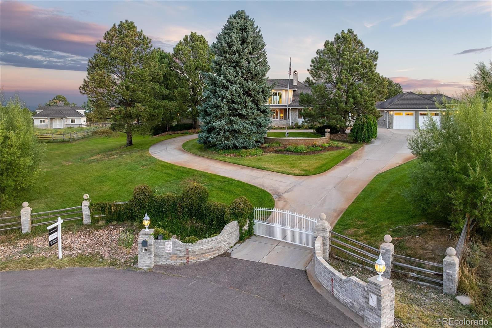 Centennial, Colorado, 80016, United States, 6 Bedrooms Bedrooms, ,4 BathroomsBathrooms,Residential,For Sale,1940890