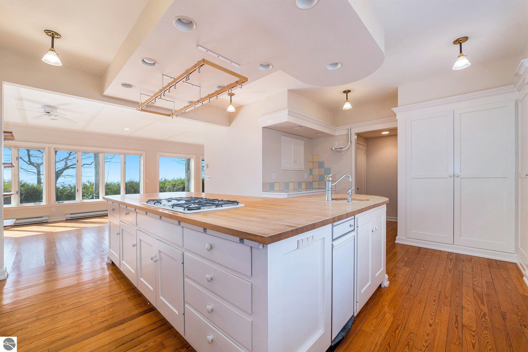 Frankfort, Michigan, 49635-9746, United States, 7 Bedrooms Bedrooms, ,5 BathroomsBathrooms,Residential,For Sale,1975140