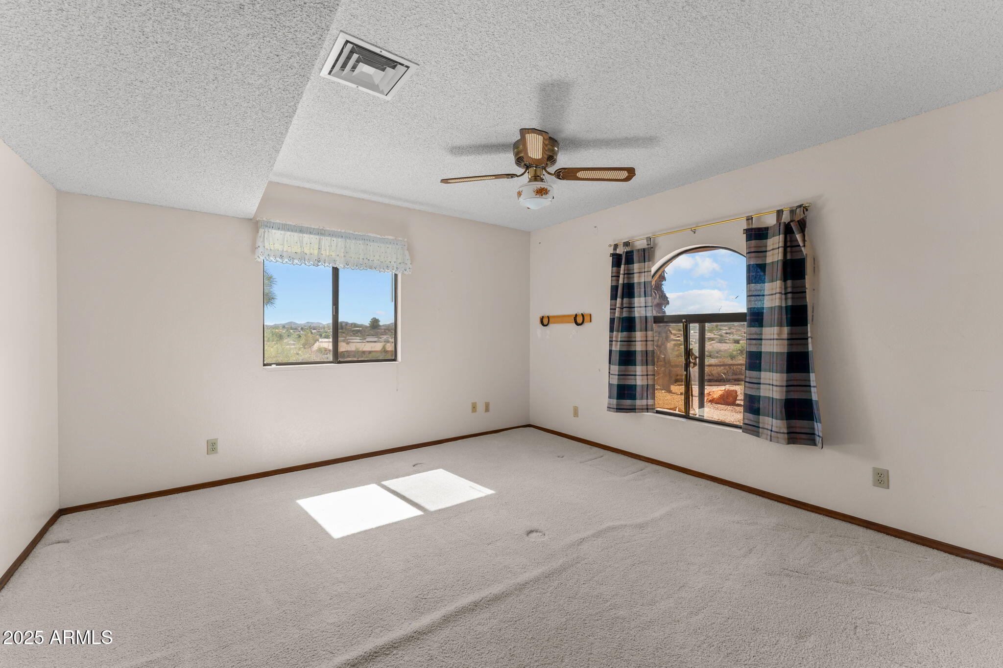 Wickenburg, Arizona, 85390, United States, 3 Bedrooms Bedrooms, ,2 BathroomsBathrooms,Residential,For Sale,1983764