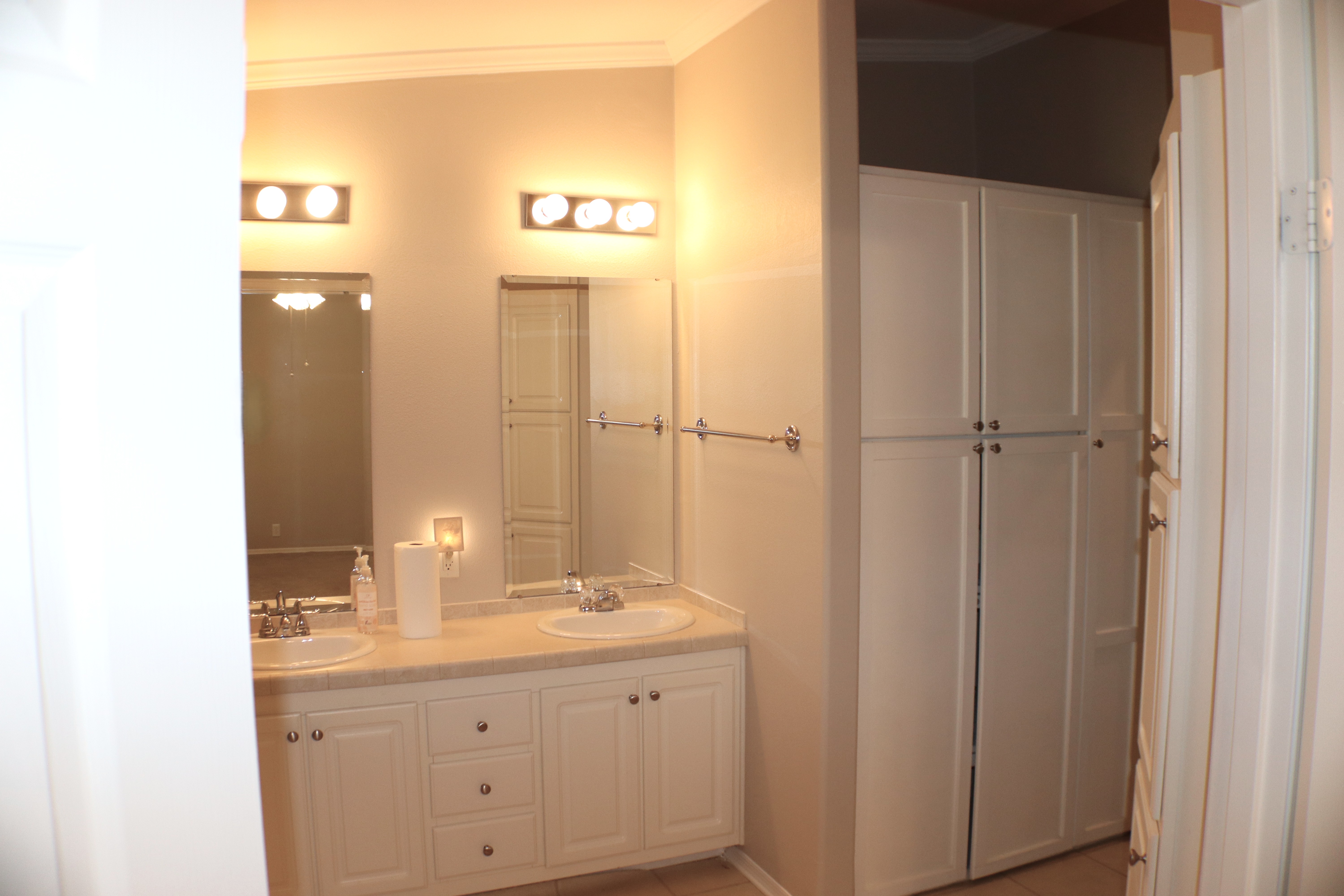 Greenville, Texas, 75402, United States, 3 Bedrooms Bedrooms, ,2 BathroomsBathrooms,Residential,For Sale,1978816