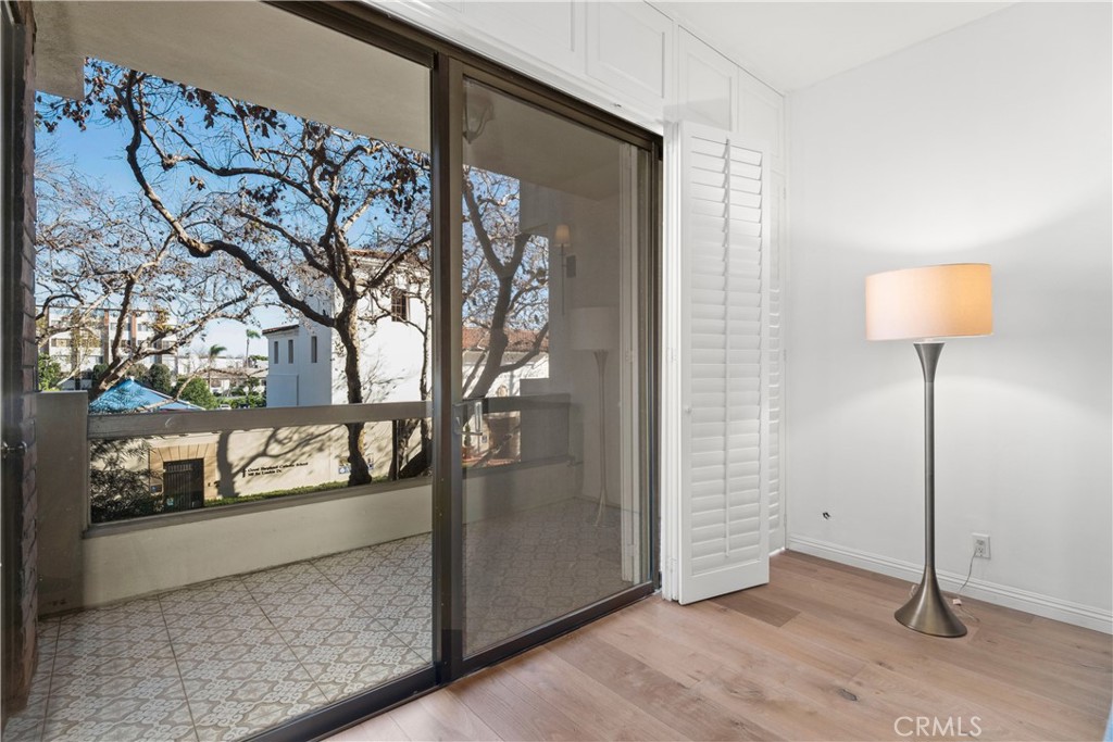 Beverly Hills, California, 90212, United States, 2 Bedrooms Bedrooms, ,2 BathroomsBathrooms,Residential,For Sale,1912615