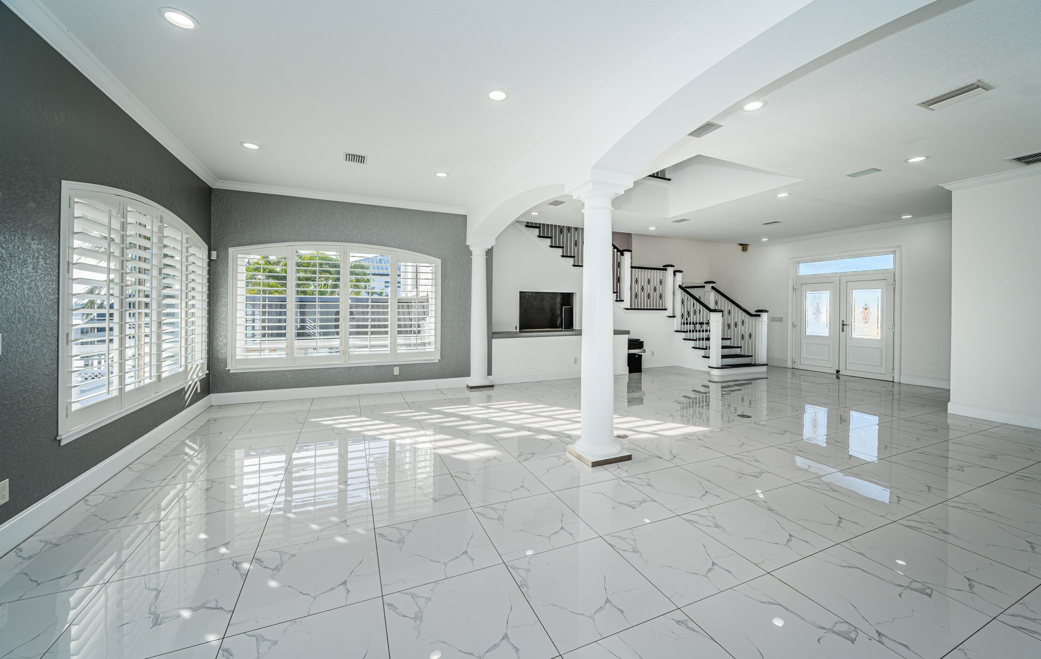 St Petersburg, Florida, 33707, United States, 4 Bedrooms Bedrooms, ,3 BathroomsBathrooms,Residential,For Sale,1992370