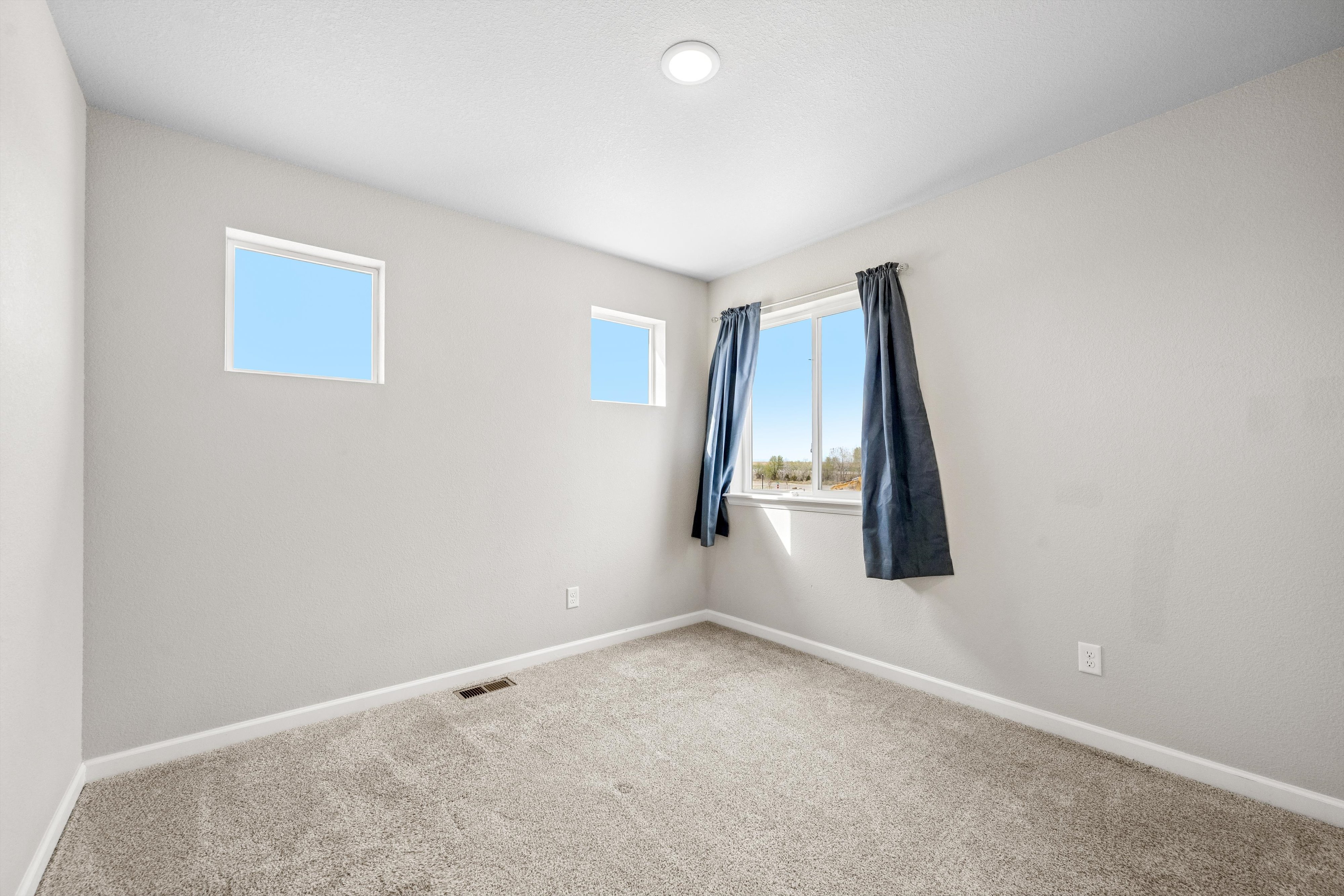  Beautifully Designed 4-Bedroom, 4-Bath Home - 物件實景