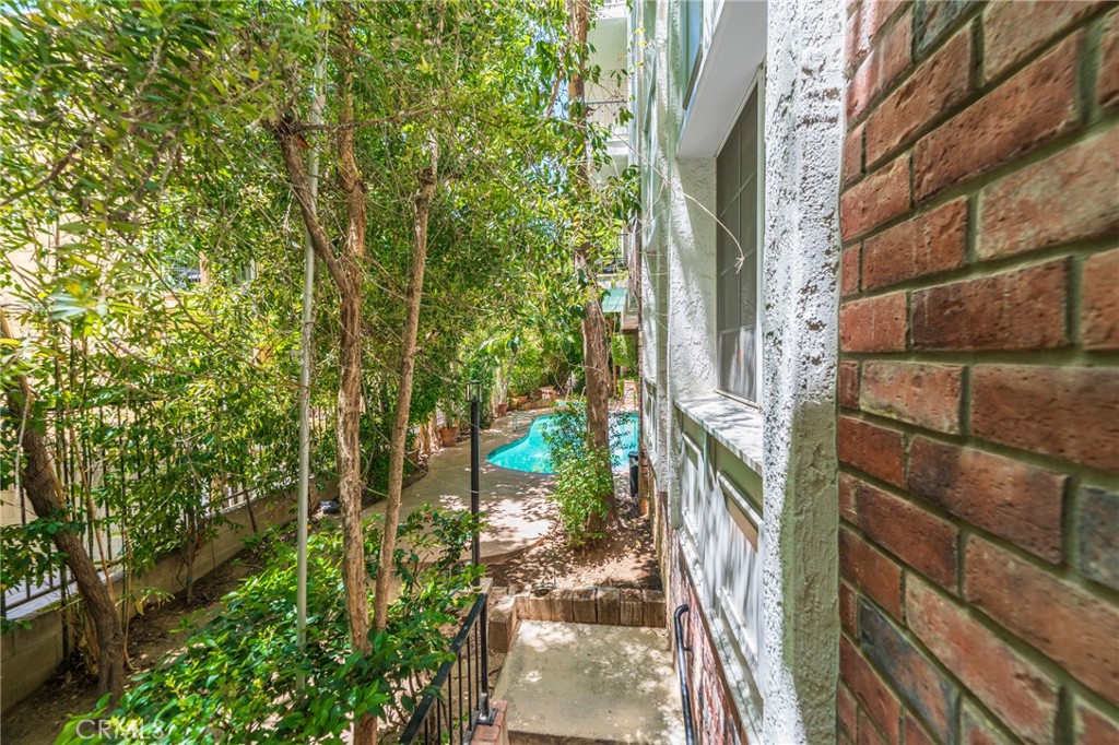Los Angeles, California, 90024, United States, 2 Bedrooms Bedrooms, ,2 BathroomsBathrooms,Residential,For Sale,1828598