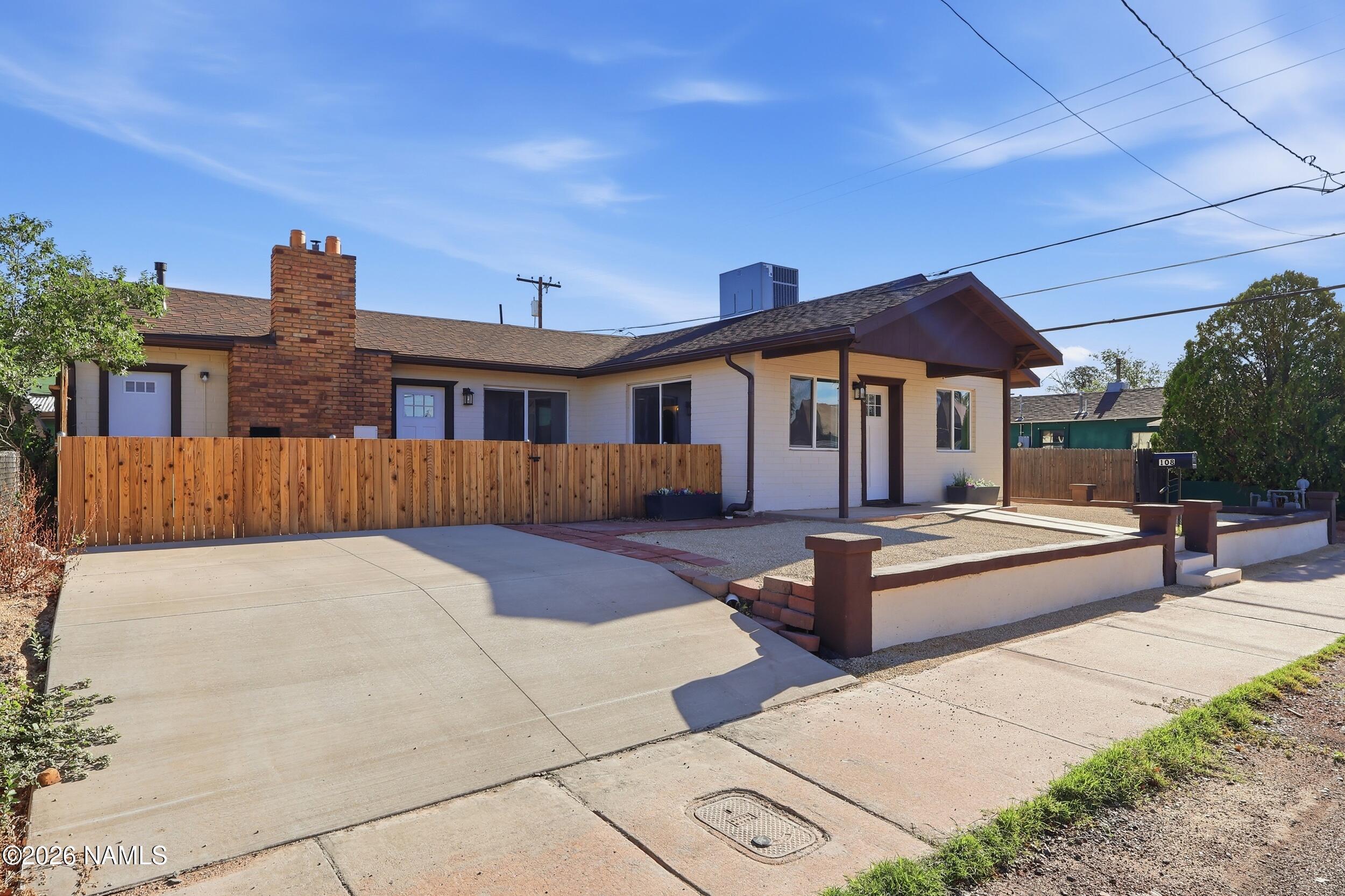 Oak St, Winslow, AZ 86047