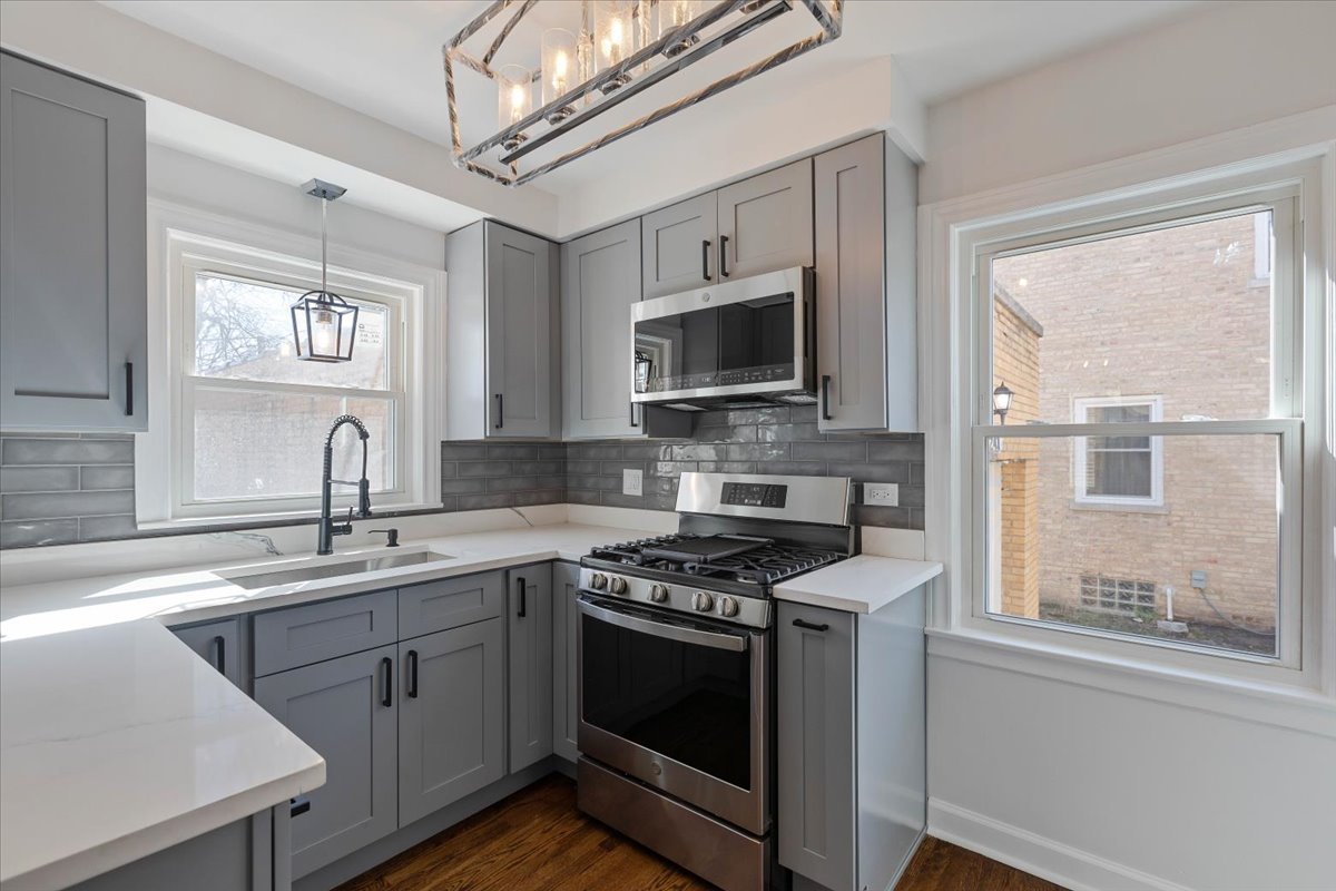 Lincolnwood, Illinois, 60712, United States, 3 Bedrooms Bedrooms, ,2 BathroomsBathrooms,Residential,For Sale,1900722