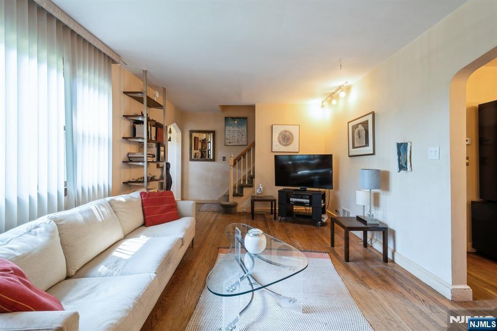 Cresskill, New Jersey, 07626, United States, 3 Bedrooms Bedrooms, ,2 BathroomsBathrooms,Residential,For Sale,1987908