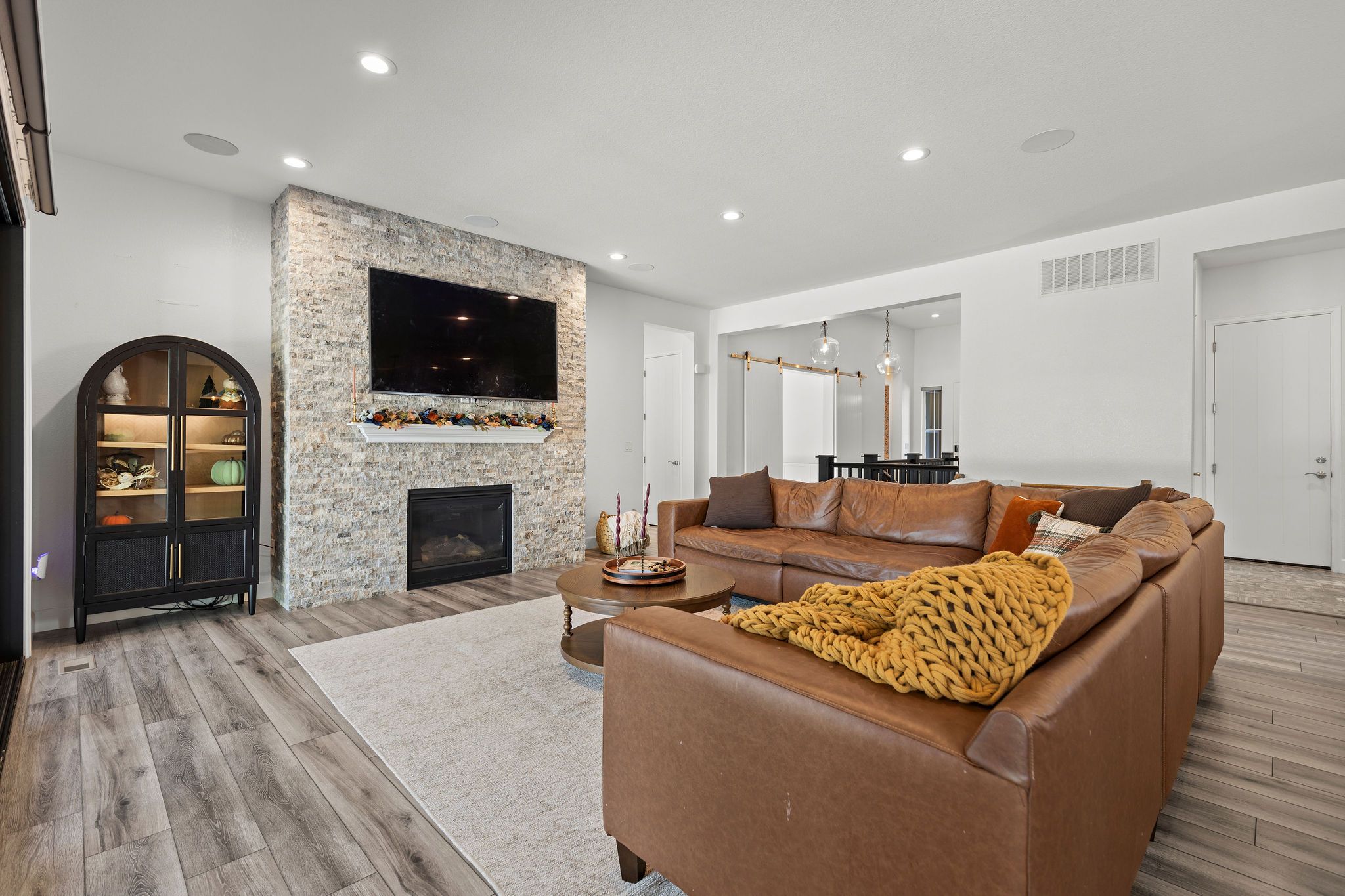  Luxury and comfort come together in this expansive ranch-style home - 物件實景