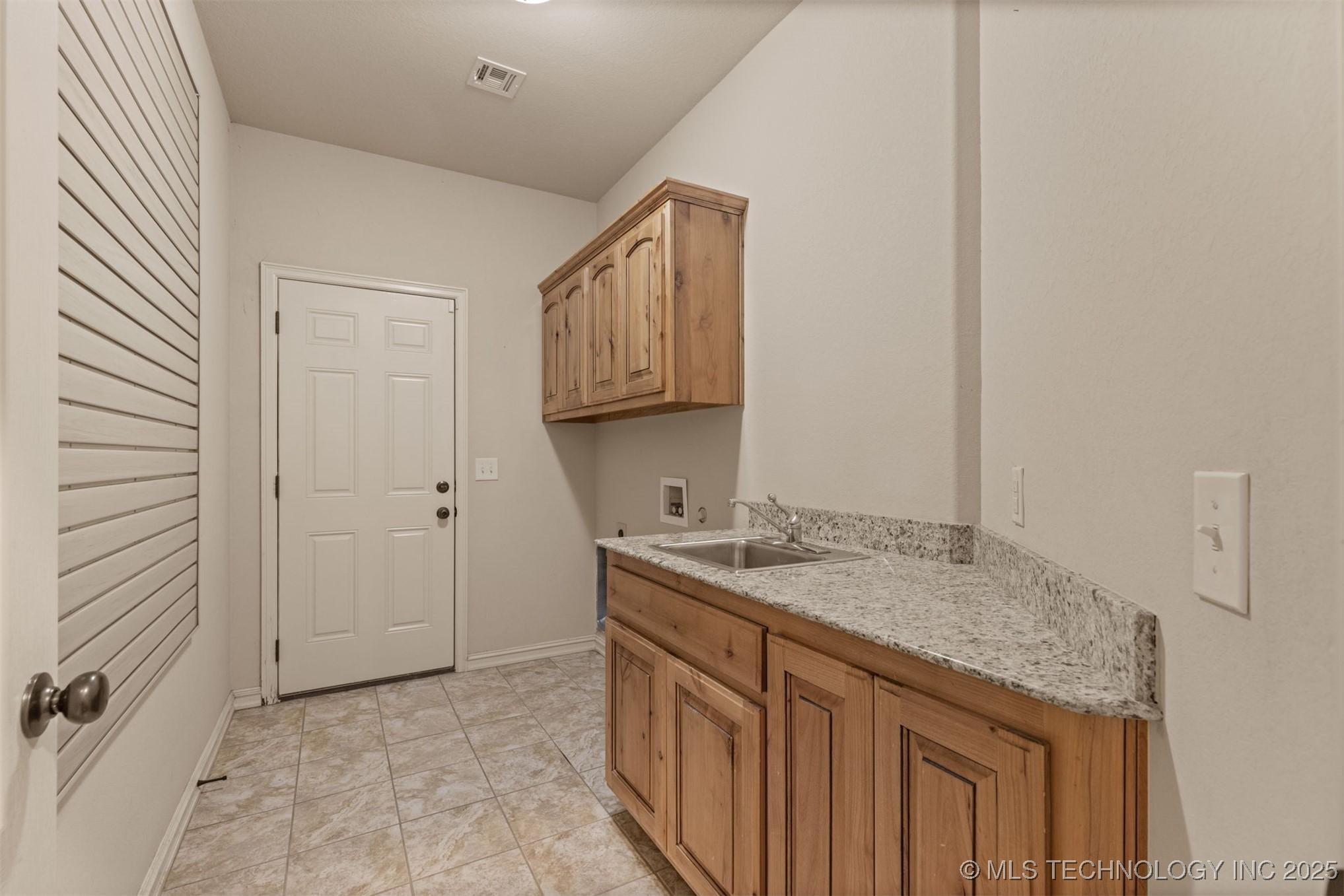 Broken Arrow, Oklahoma, 74014, United States, 4 Bedrooms Bedrooms, ,4 BathroomsBathrooms,Residential,For Sale,1921405