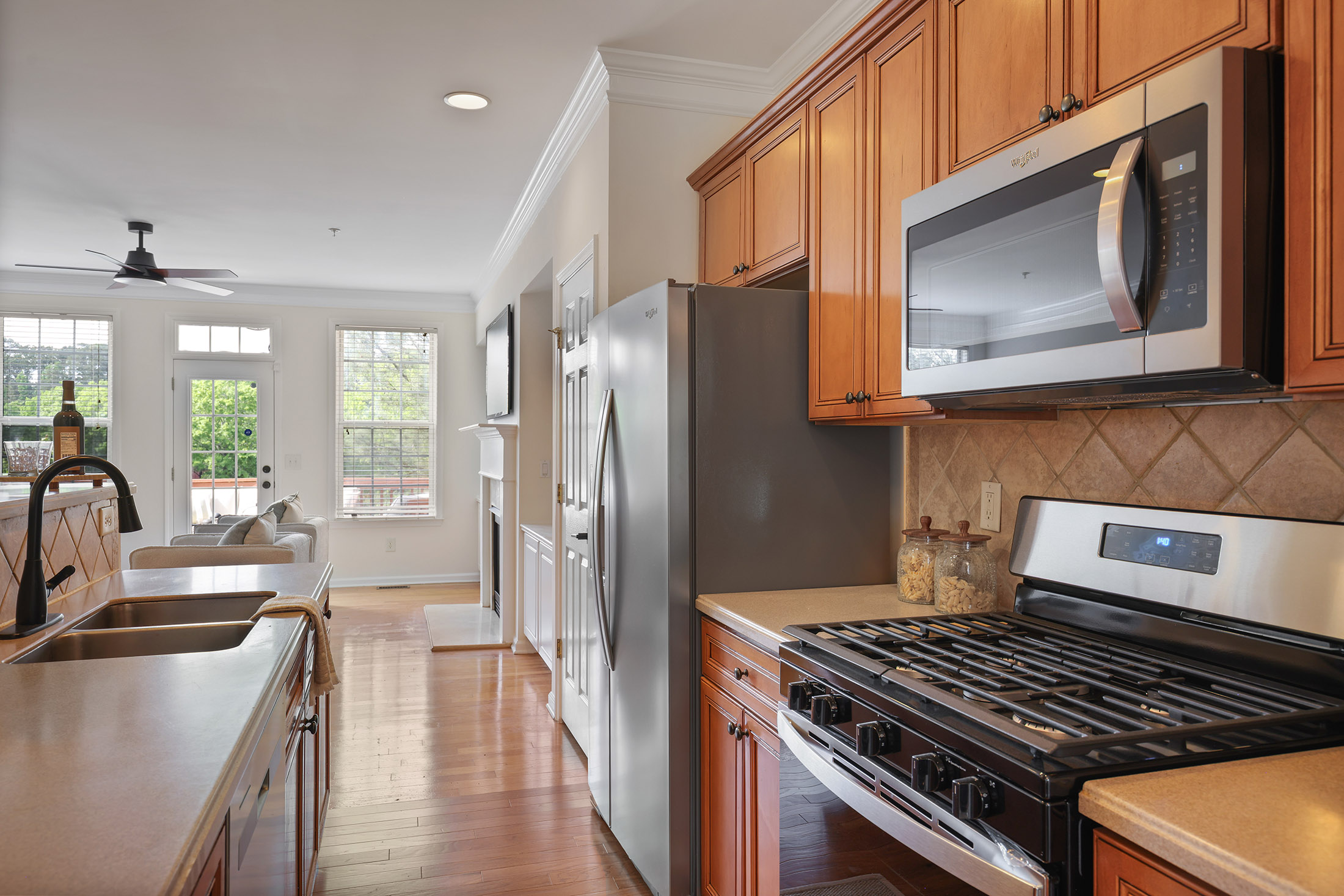  Move-in Ready Townhome in Highlands View - 物件實景