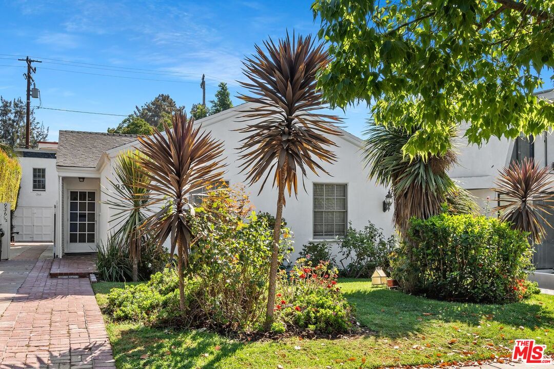 West Hollywood, California, 90046, United States, 4 Bedrooms Bedrooms, ,4 BathroomsBathrooms,Residential,For Sale,1840253