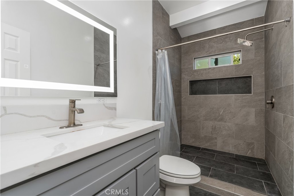 Long Beach, California, 90813, United States, 5 Bedrooms Bedrooms, ,3 BathroomsBathrooms,Residential,For Sale,2003268