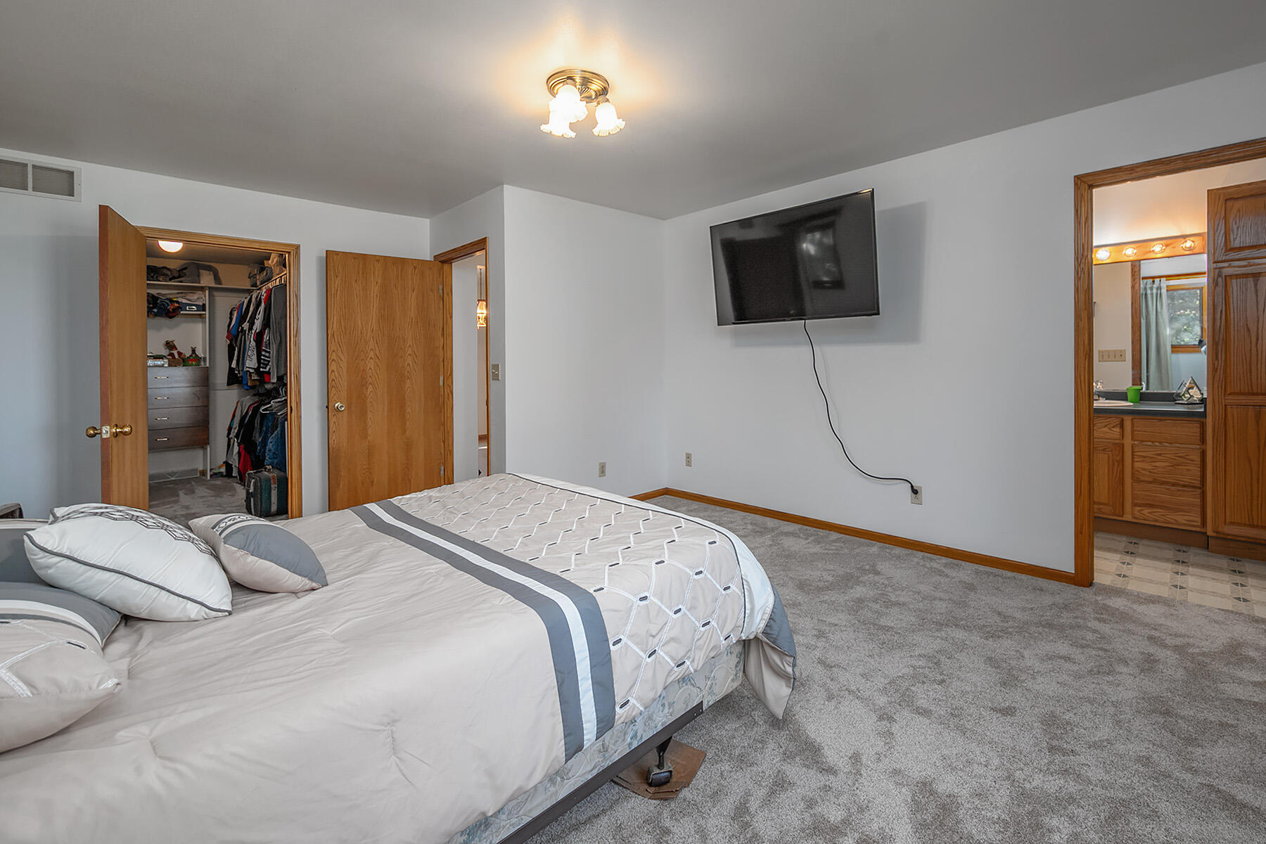 Hustisford, Wisconsin, 53034, United States, 3 Bedrooms Bedrooms, ,3 BathroomsBathrooms,Residential,For Sale,1962581