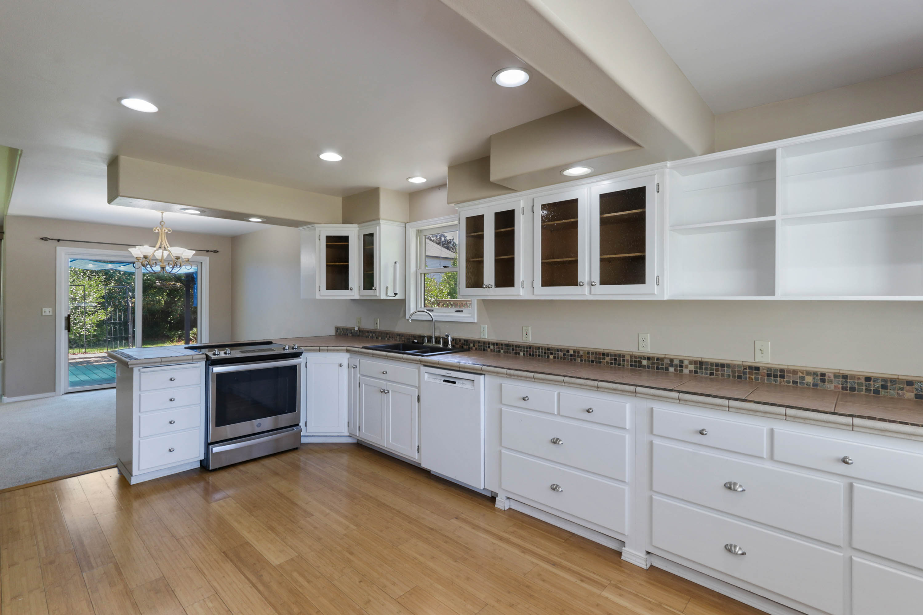 Sandpoint, Idaho, 83864, United States, 3 Bedrooms Bedrooms, ,2 BathroomsBathrooms,Residential,For Sale,2005363