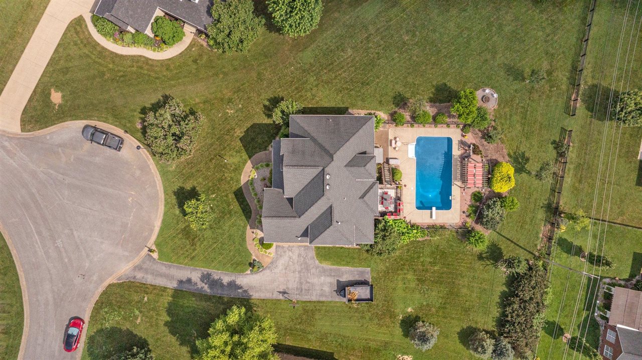 Bowling Green, Kentucky, 42104, United States, 6 Bedrooms Bedrooms, ,4 BathroomsBathrooms,Residential,For Sale,1882789