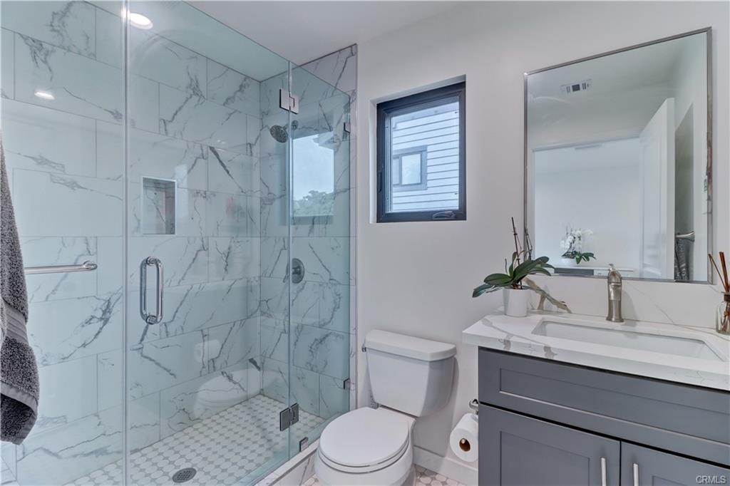 Los ANgeles, California, 90004, United States, 5 Bedrooms Bedrooms, ,2 BathroomsBathrooms,Residential,For Sale,1756474