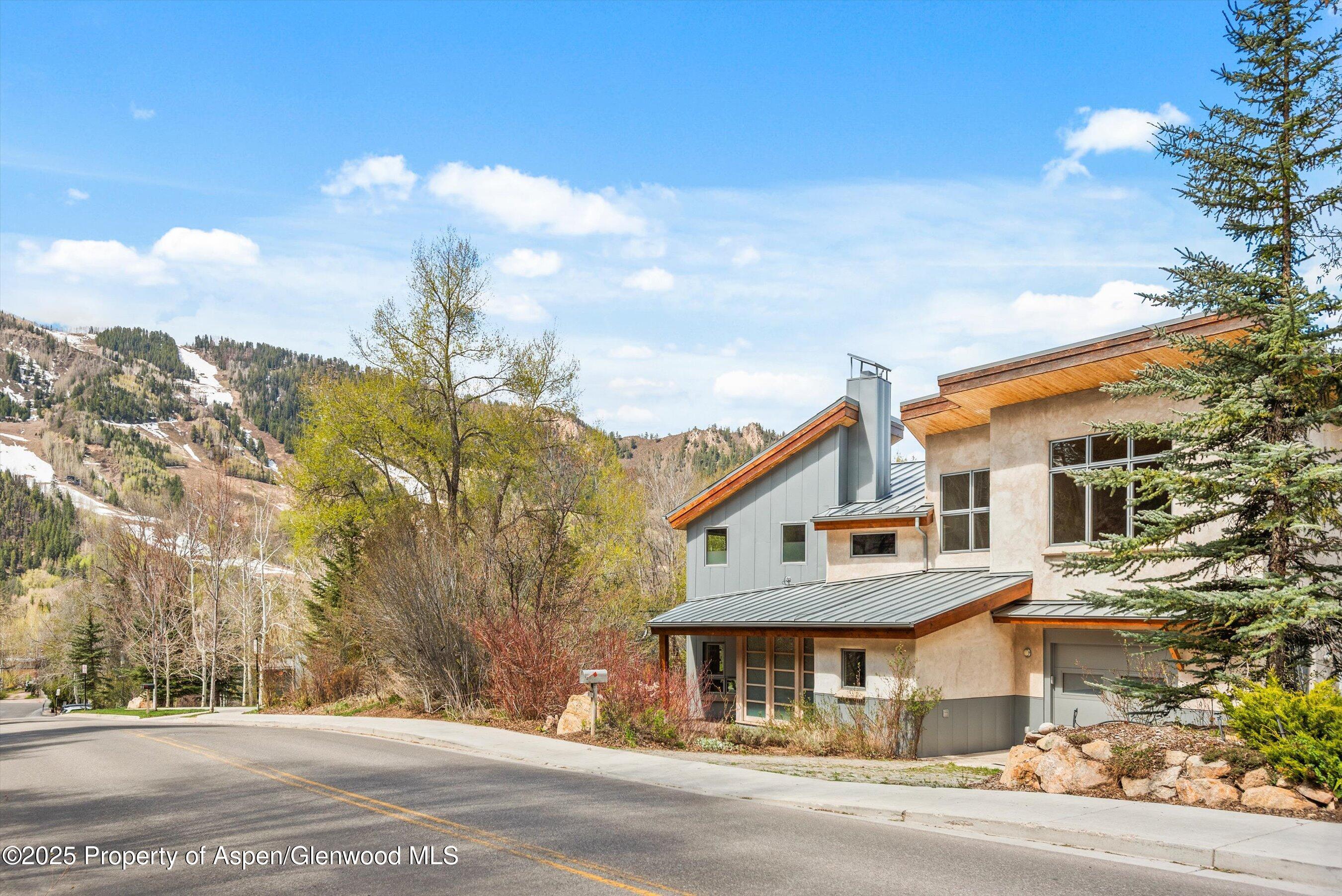 Aspen, Colorado, 81611, United States, 3 Bedrooms Bedrooms, ,4 BathroomsBathrooms,Residential,For Sale,1828364