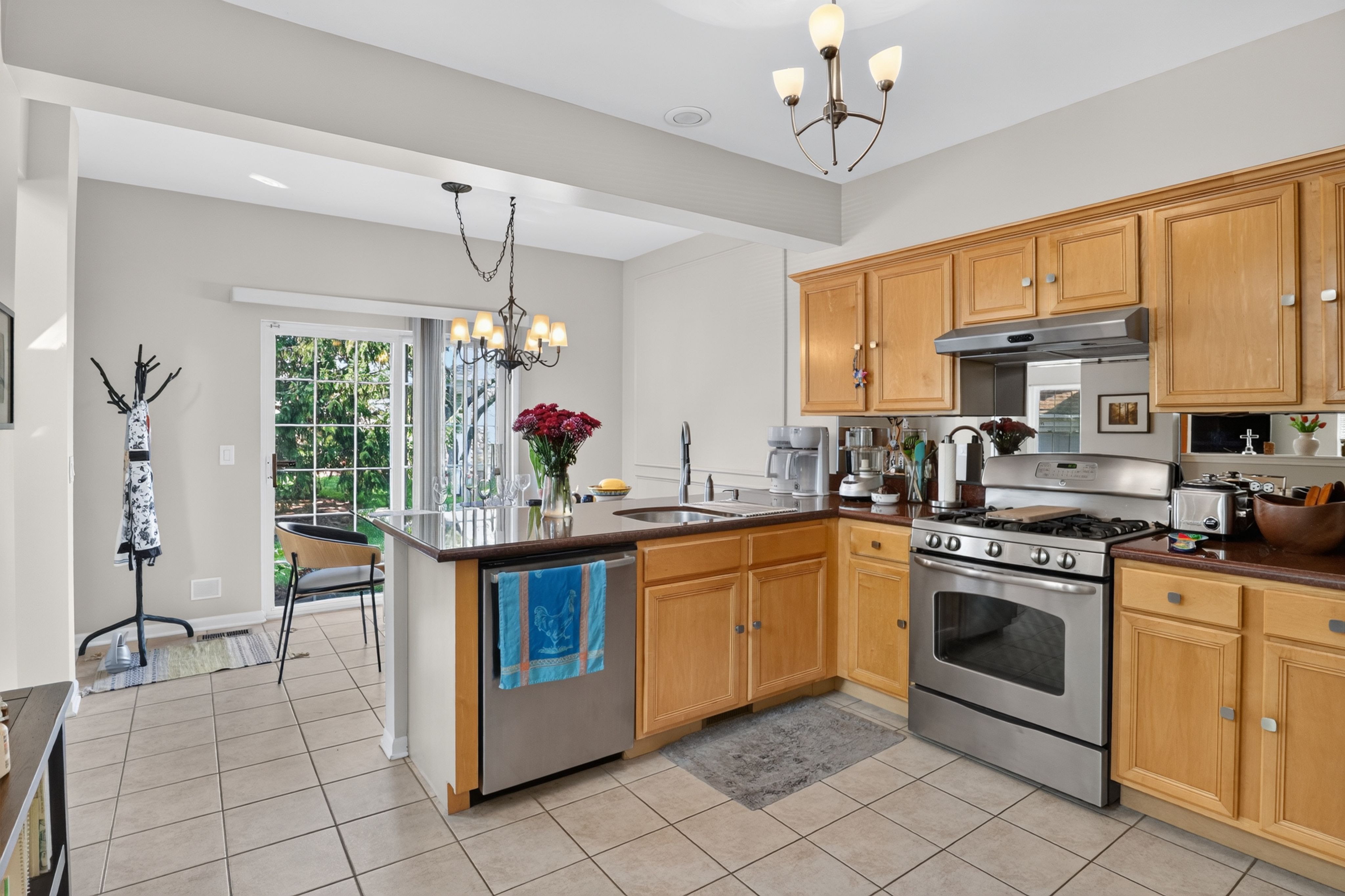  Beautiful Private End-unit Townhome Overlooking a Peaceful Pond - 物件實景