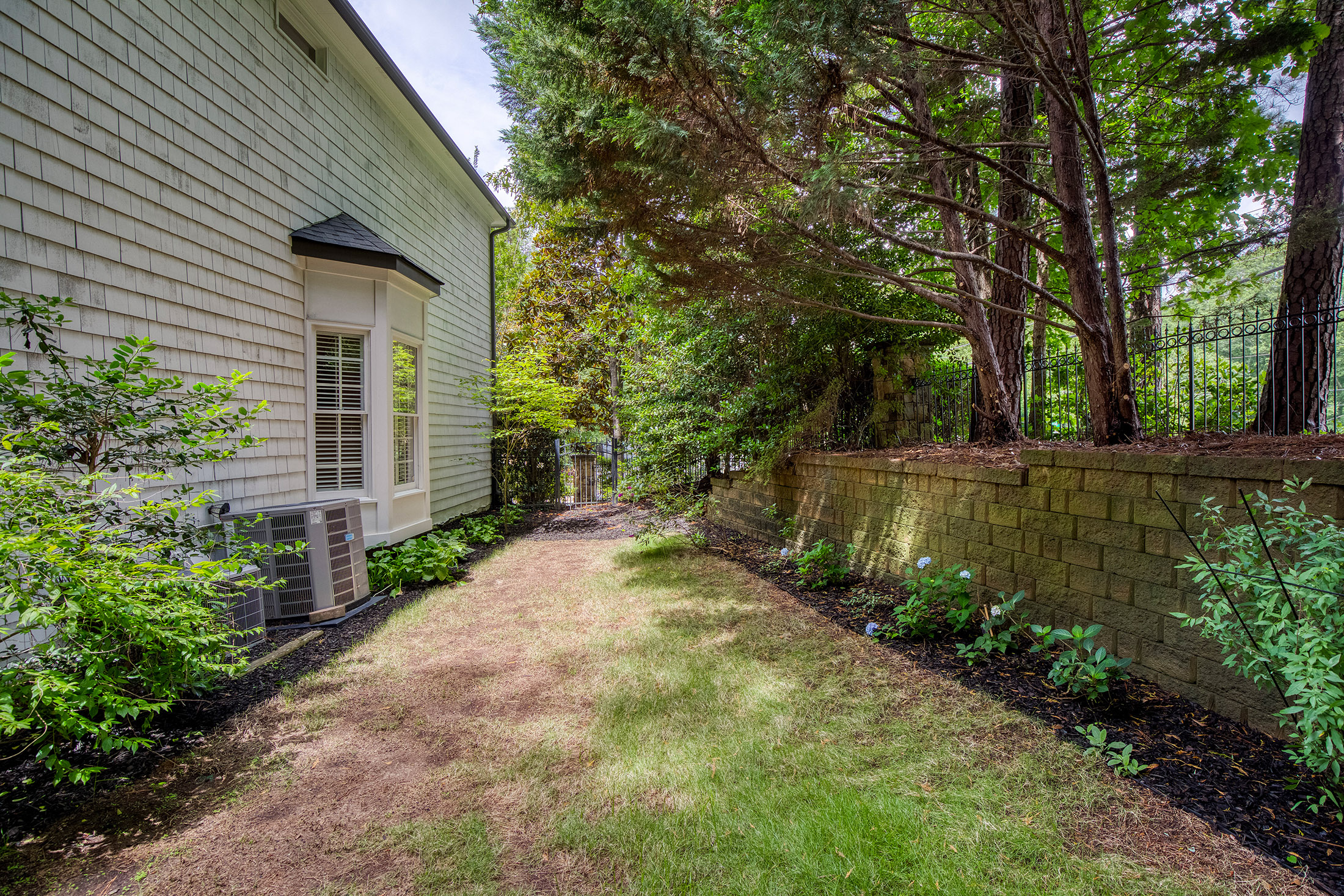  Recently Updated Four Bedroom Home in Gated Brookhaven Community - 物件實景