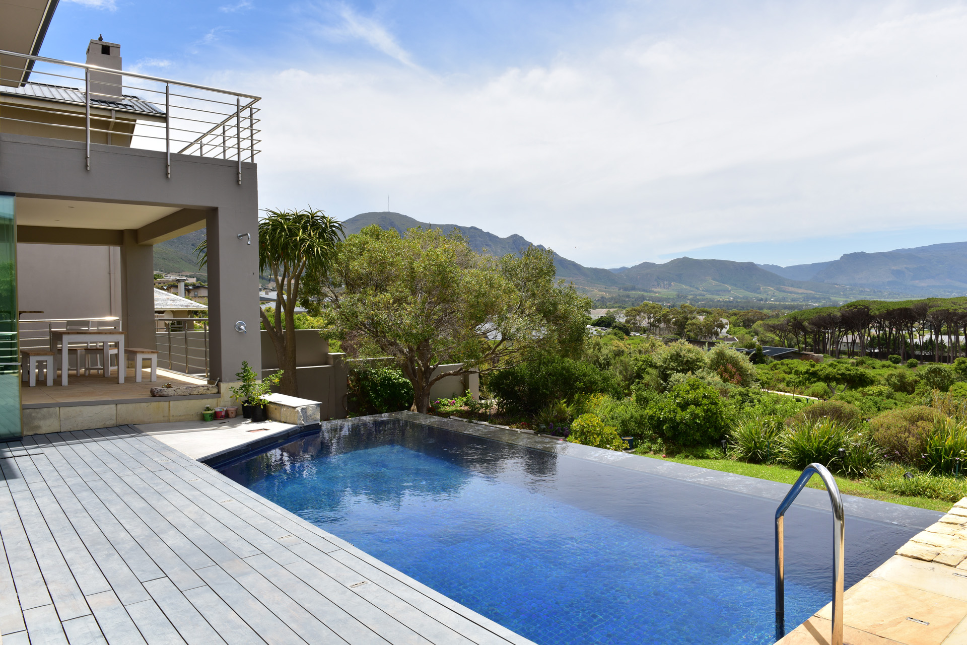  A Home That Lives With the Mountain, Not Just Beside It - 物件實景