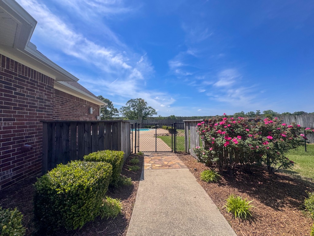 Bloomburg, Texas, 75556, United States, 4 Bedrooms Bedrooms, ,2 BathroomsBathrooms,Residential,For Sale,1789211
