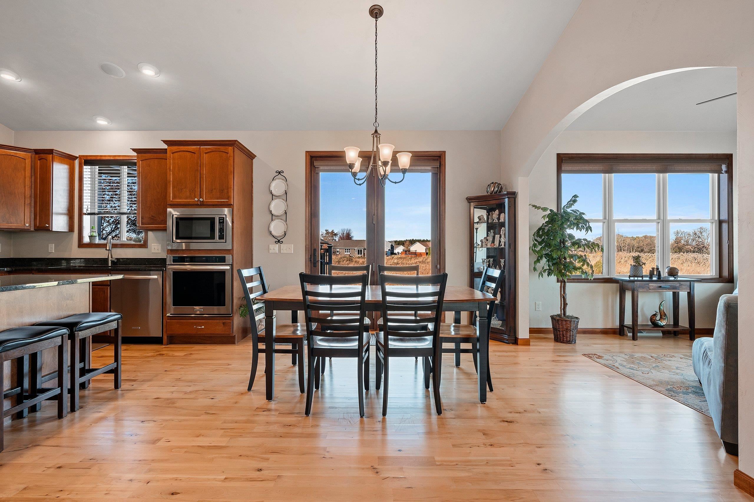 NEENAH, Wisconsin, 54956, United States, 3 Bedrooms Bedrooms, ,3 BathroomsBathrooms,Residential,For Sale,1986561