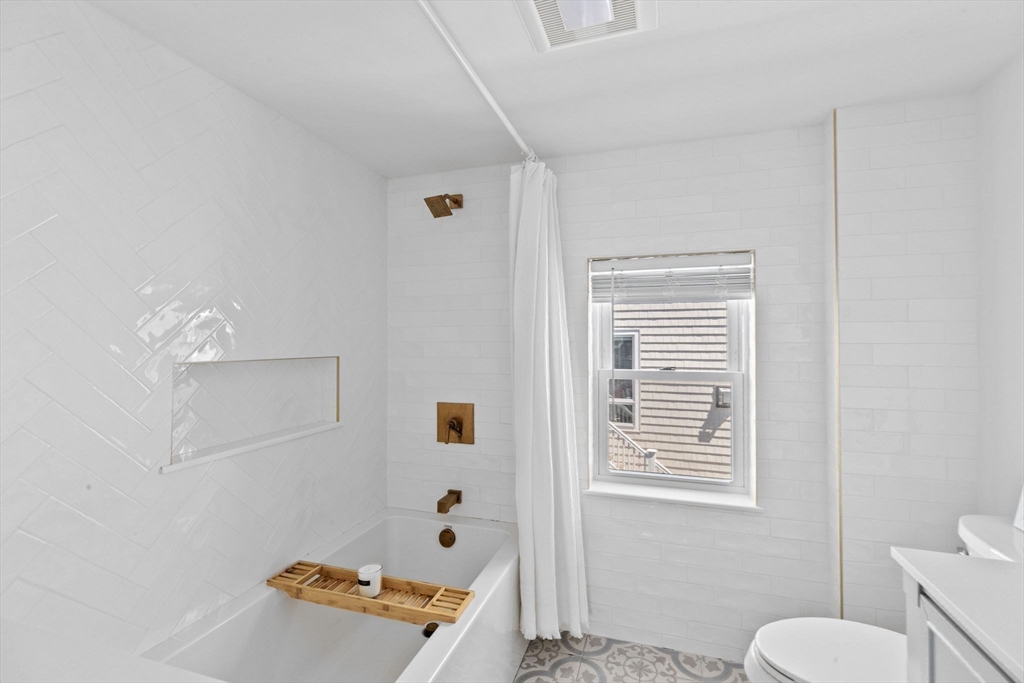 Quincy, Massachusetts, 02169, United States, 3 Bedrooms Bedrooms, ,3 BathroomsBathrooms,Residential,For Sale,1907592