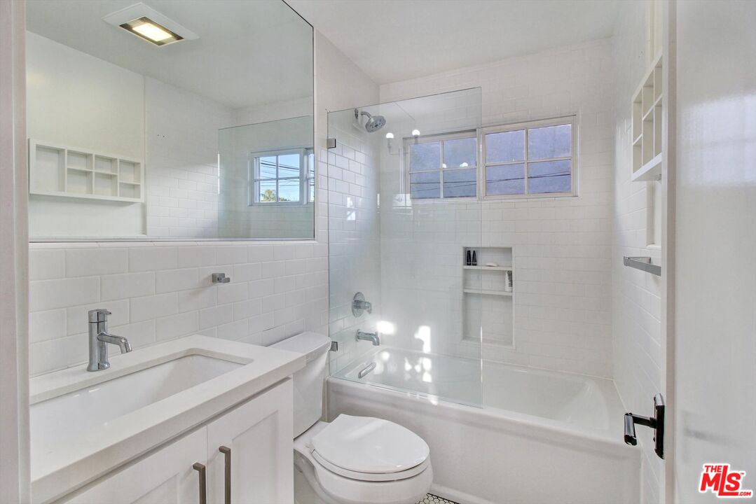 Venice, California, 90291, United States, 7 Bedrooms Bedrooms, ,Residential,For Sale,1700344