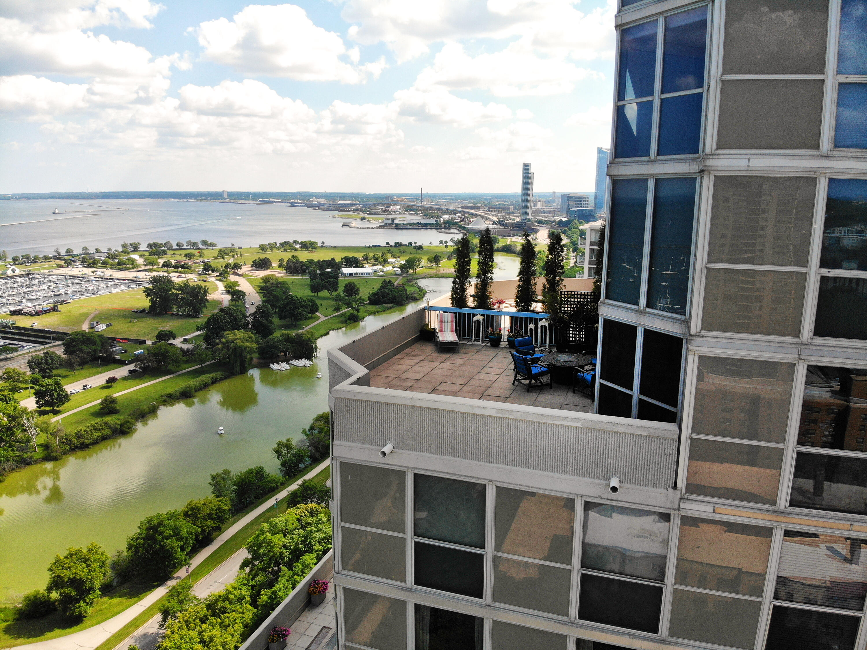 Milwaukee, Wisconsin, 53202, United States, 2 Bedrooms Bedrooms, ,3 BathroomsBathrooms,Residential,For Sale,1992022